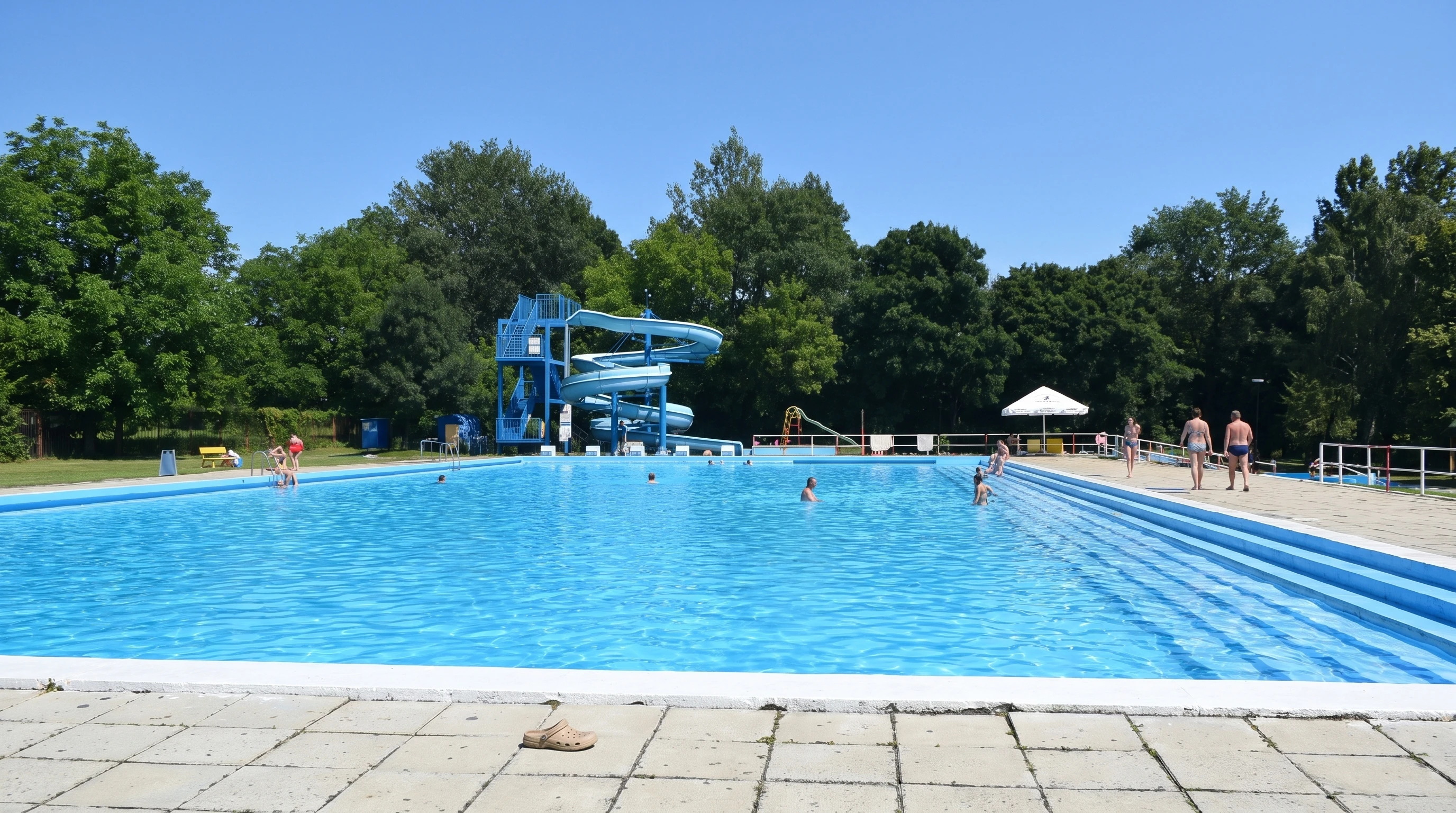 Medence csúszdával a Camp Strážnice-ben